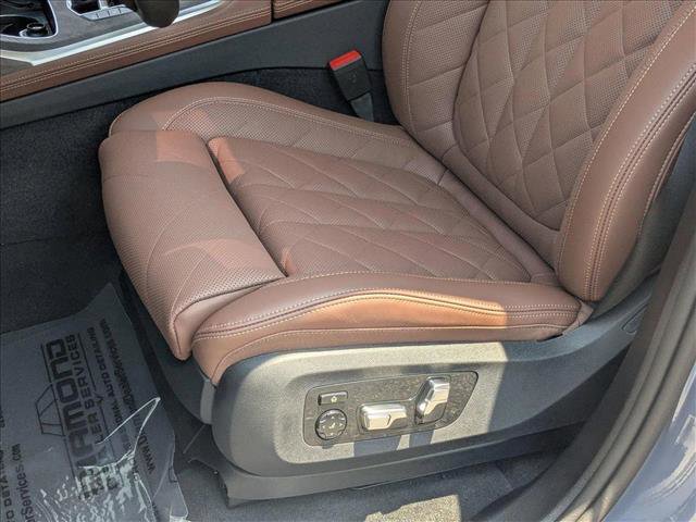 Used 2026 BMW X7 xDrive40i w/ Premium Package image 4