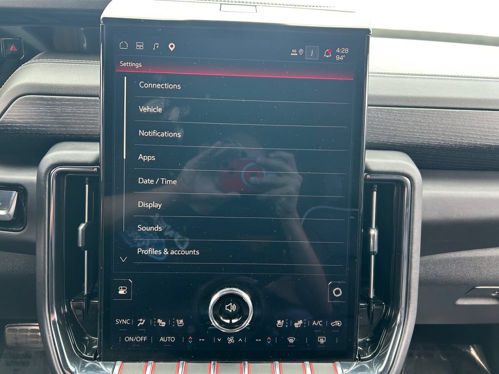 Used 2025 GMC Yukon AT4 Ultimate AWD/4WD image 32