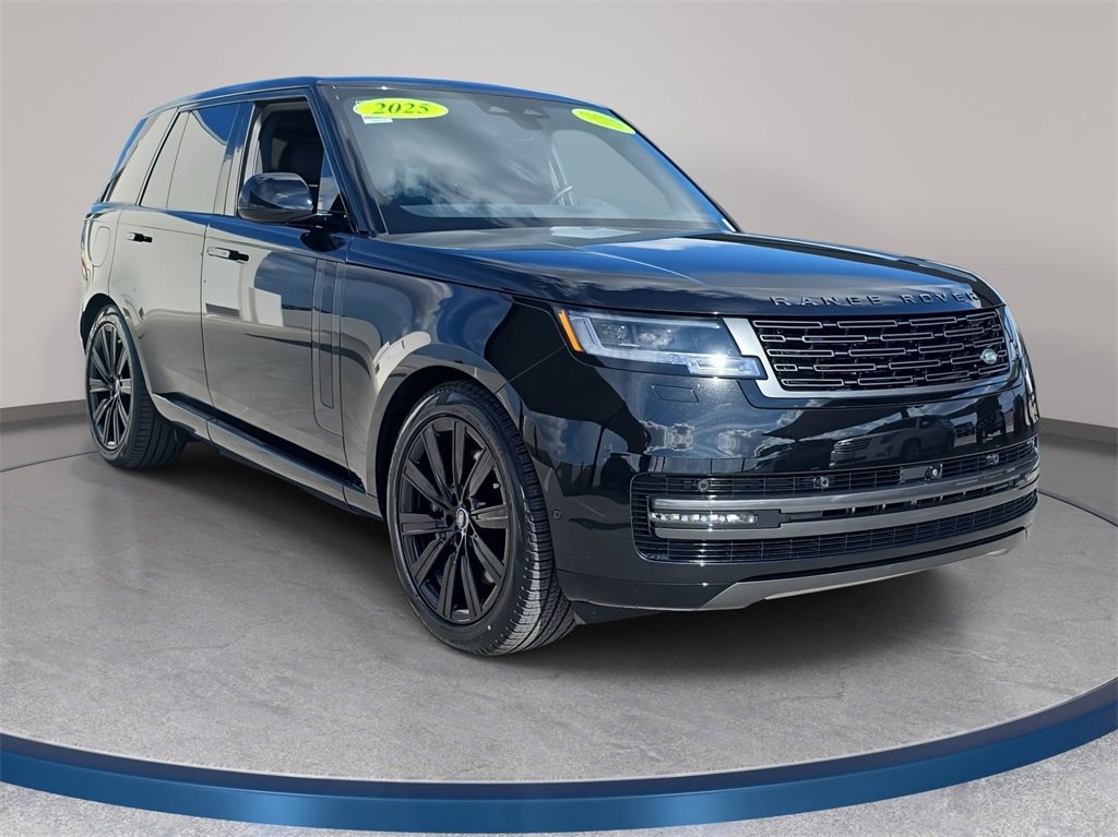 Certified 2025 Land Rover Range Rover SE image 3