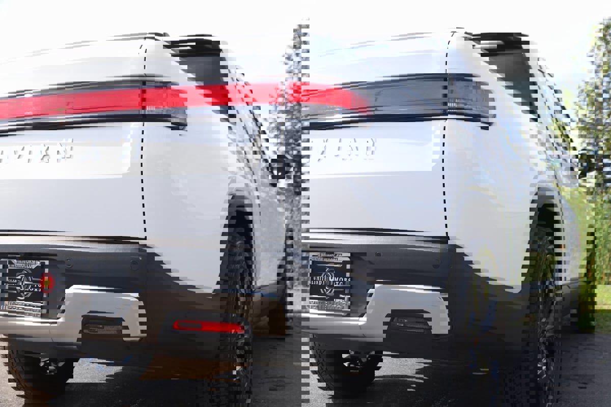 Used 2022 Rivian R1T Adventure image 64