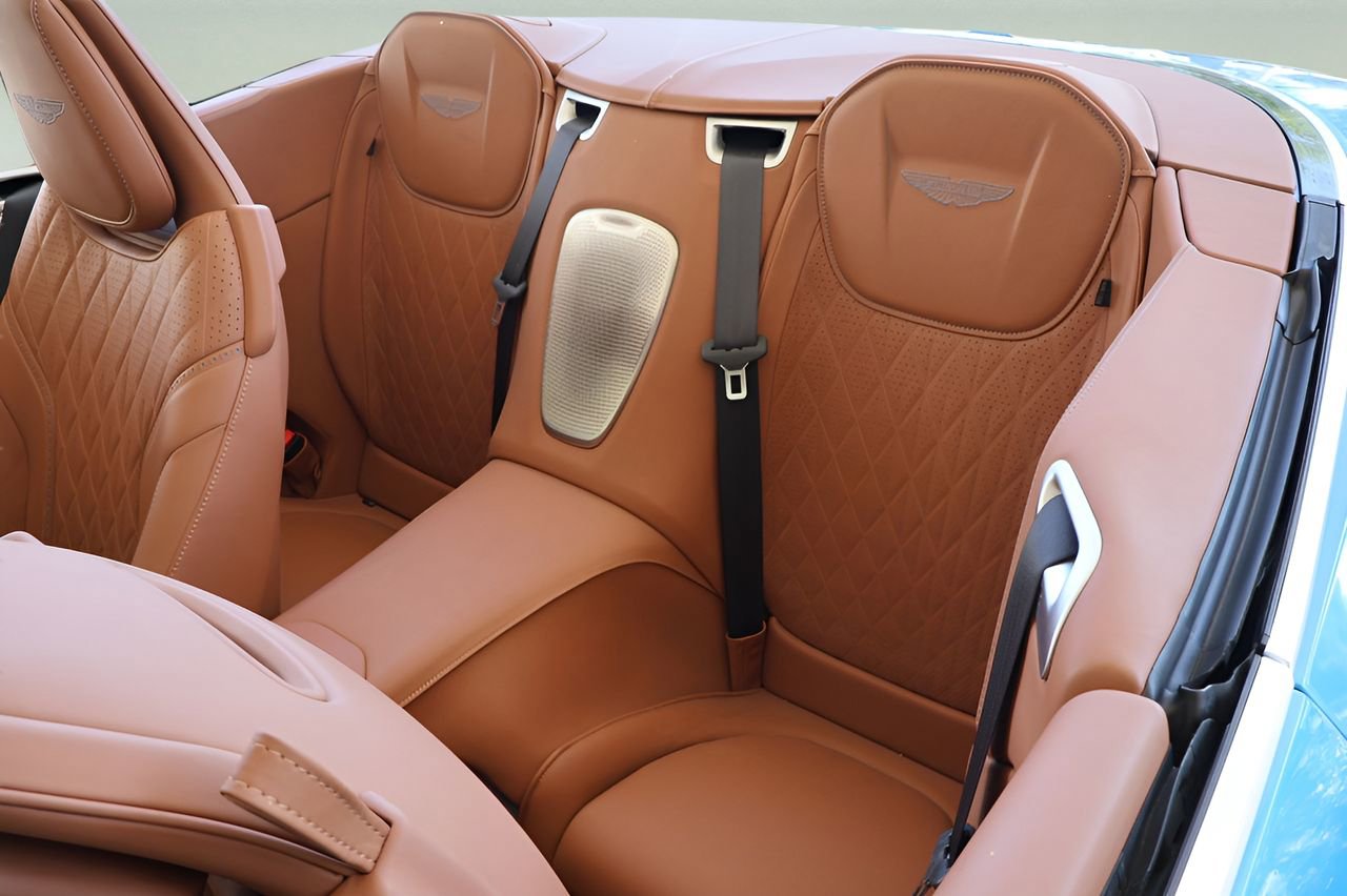 Used 2024 Aston Martin DB12 Convertible image 15