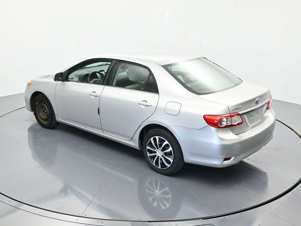 Used 2013 Toyota Corolla LE FWD image 32