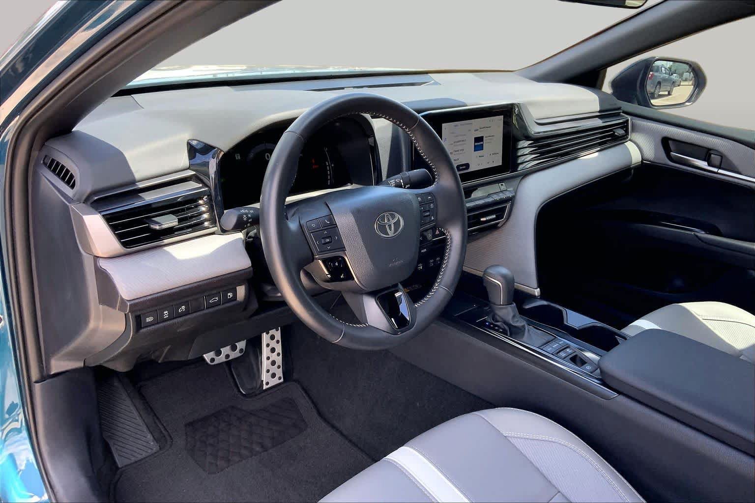 Used 2025 Toyota Camry SE FWD image 33