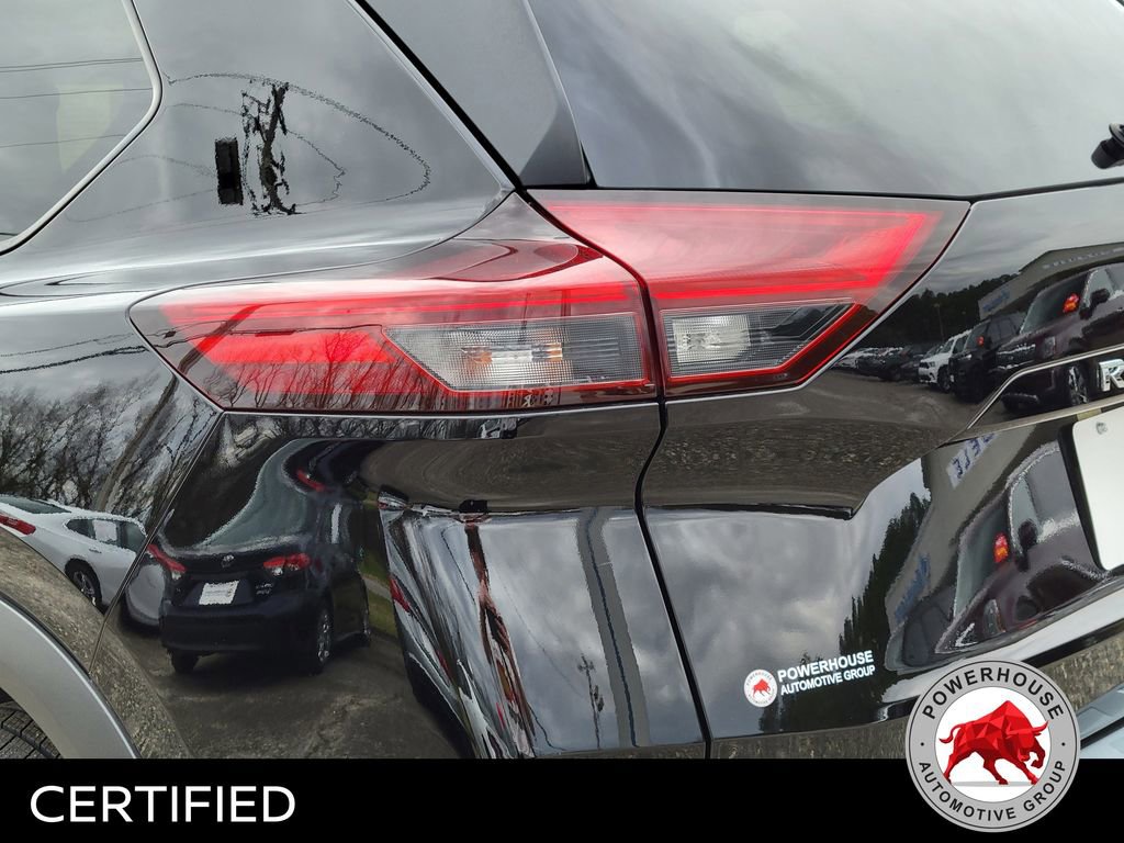 Used 2023 Nissan Rogue SV image 12