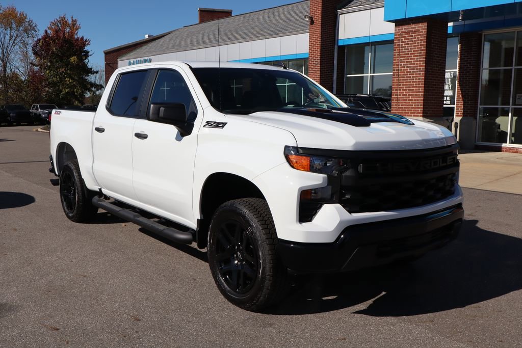 Used 2025 Chevrolet Silverado 1500 Custom Trail Boss w/ Turbomax Blackout Package image 3