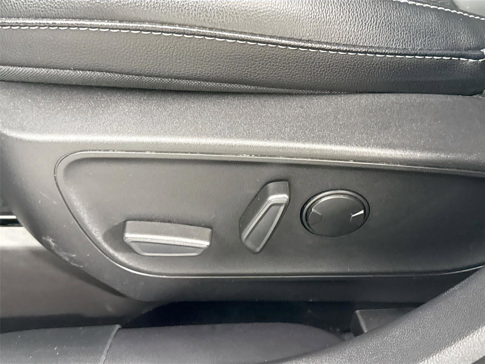 Used 2022 Ford Escape SEL w/ Technology Package image 30