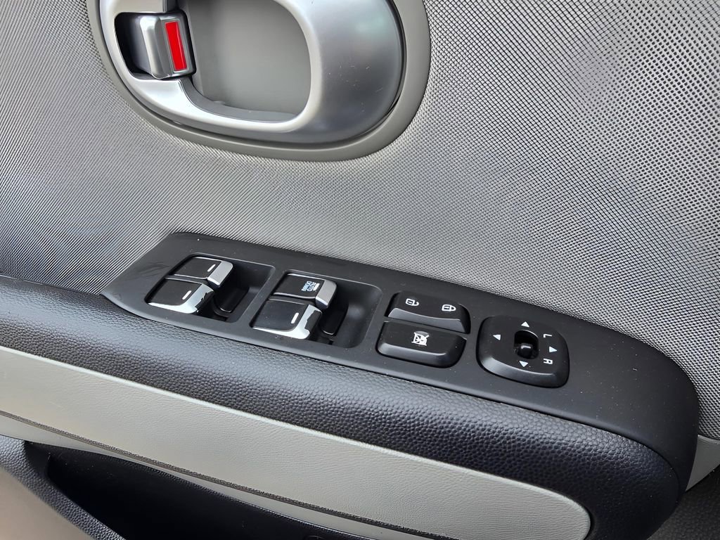 Used 2018 Kia Soul FWD image 16
