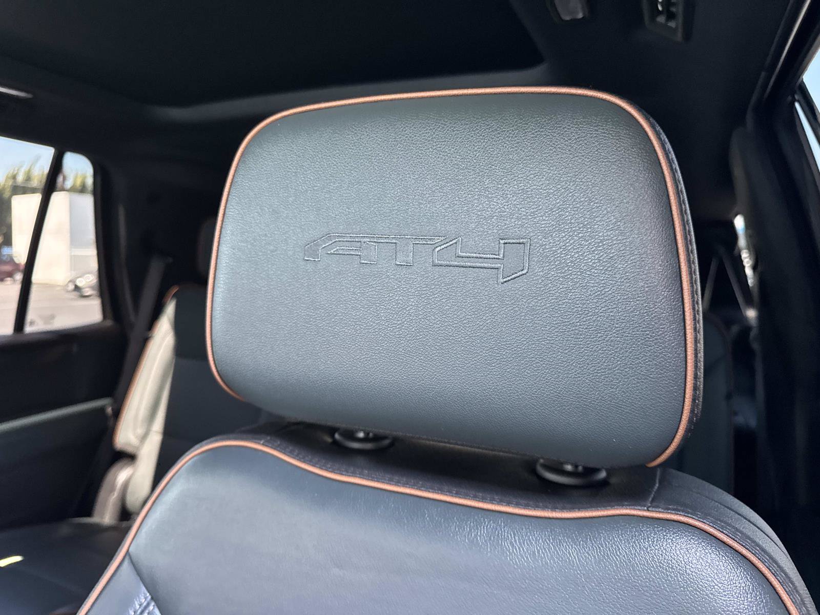 Used 2025 GMC Yukon AT4 w/ AT4 Premium Package AWD/4WD image 24