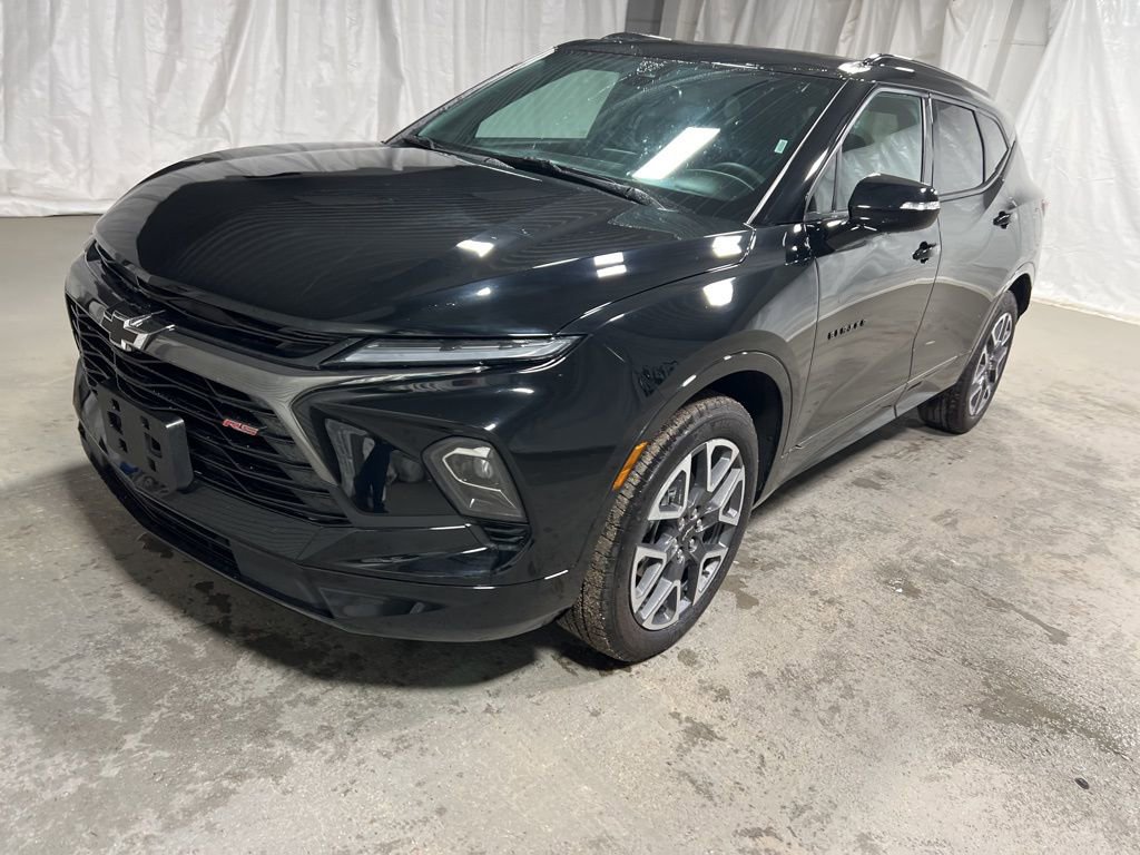 Used 2025 Chevrolet Blazer RS image 3