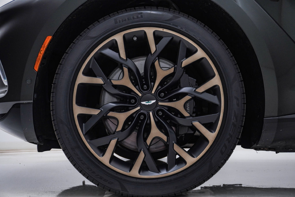 Used 2023 Aston Martin DBX AWD/4WD image 15