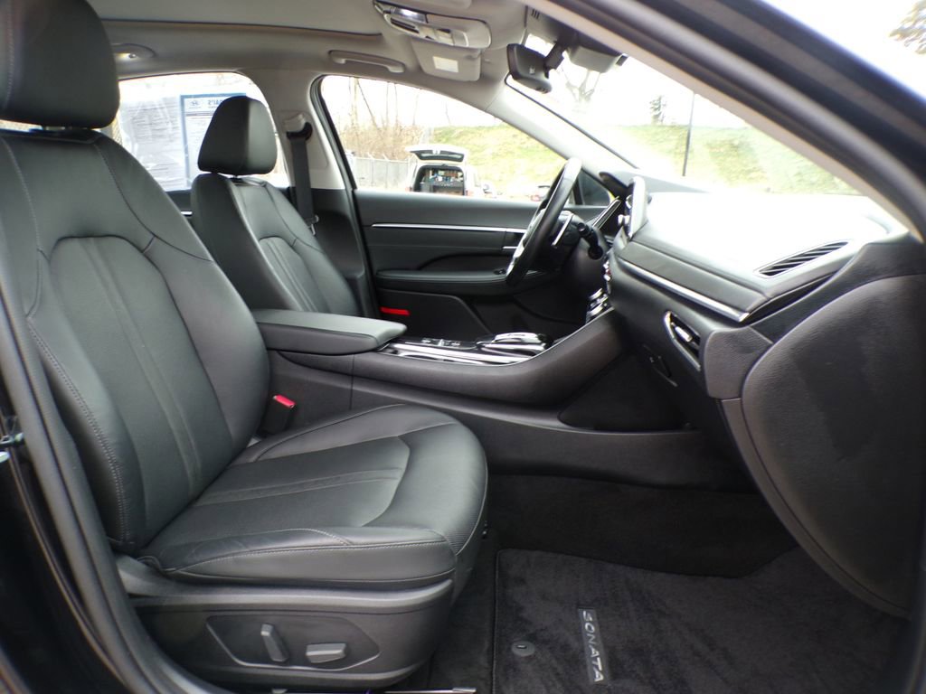 Certified 2021 Hyundai Sonata Limited w/ Preferred Accessory Package FWD image 17