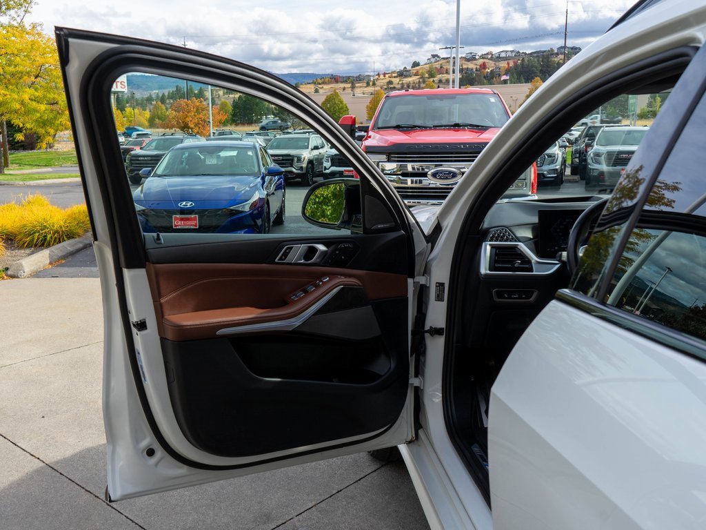 Used 2024 BMW X7 M60i image 22