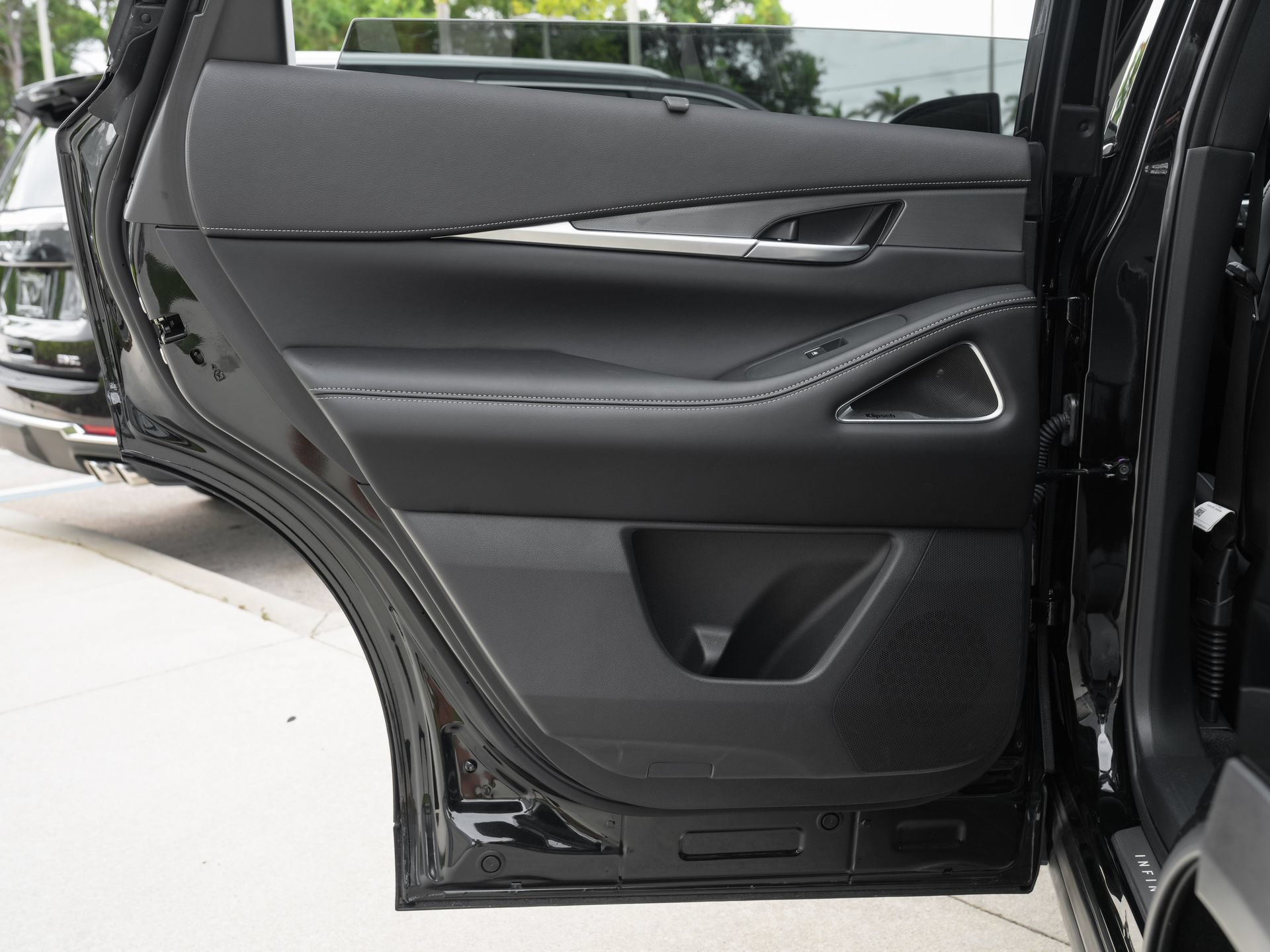 Certified 2026 INFINITI QX60 Luxe w/ Family Package FWD image 31
