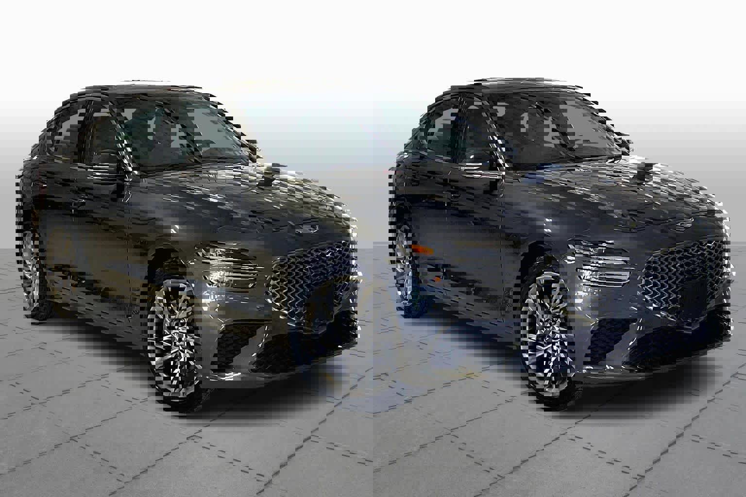 Used 2022 Genesis G70 2.0T image 2