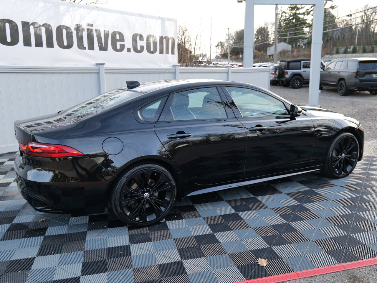 Used 2024 Jaguar XF R-Dynamic SE image 5