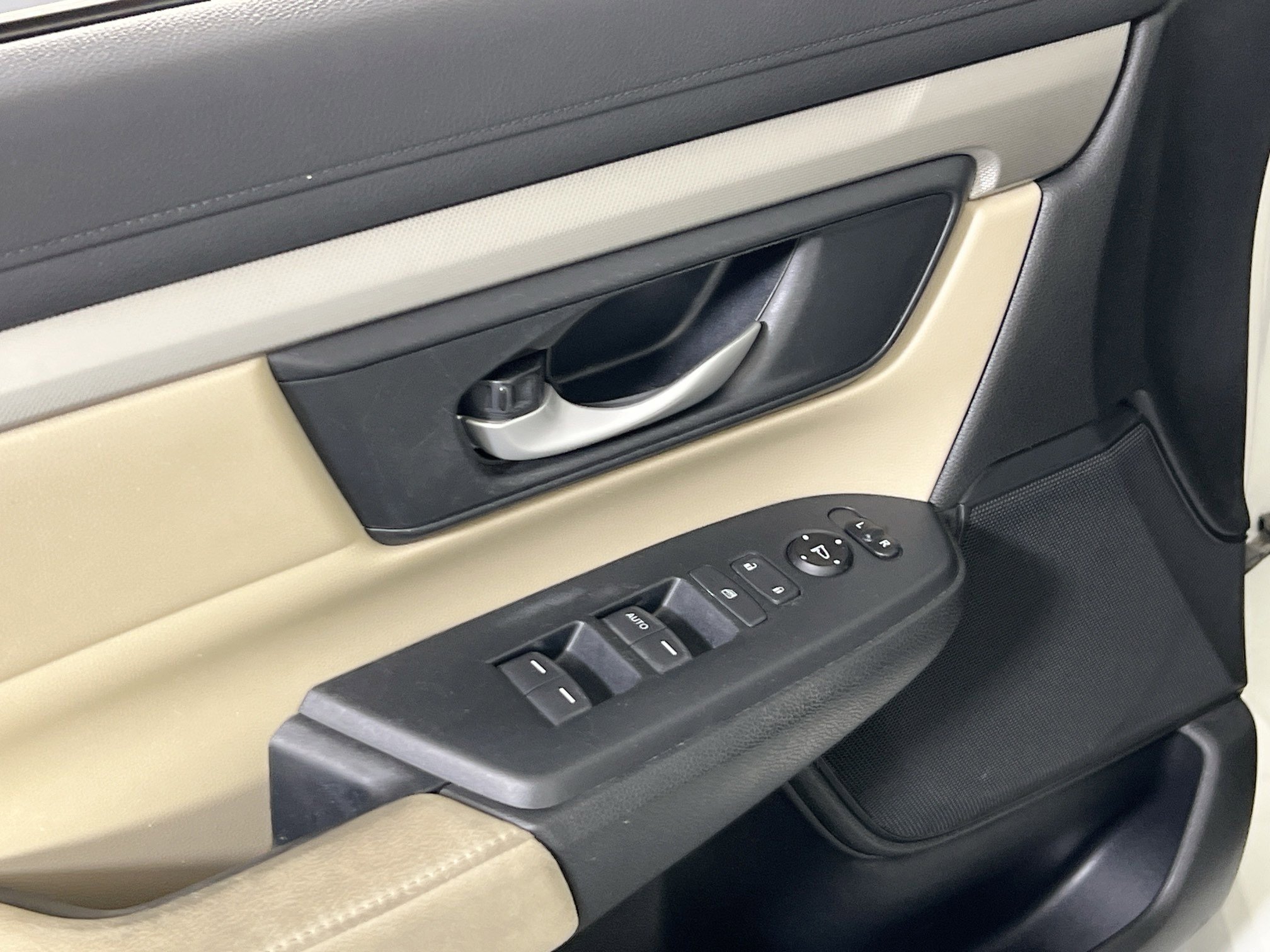 Used 2017 Honda CR-V LX image 17