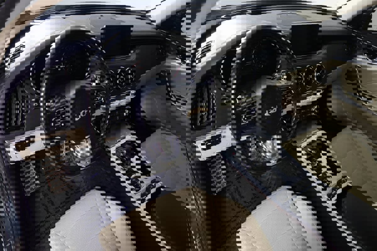 Used 2023 Kia Stinger GT2 image 22