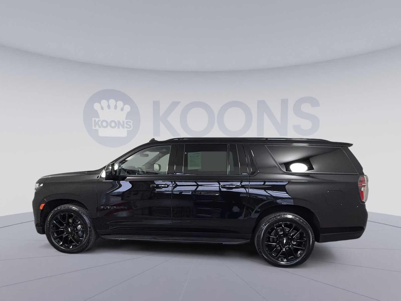 Used 2022 Chevrolet Suburban RST w/ Luxury Package image 2