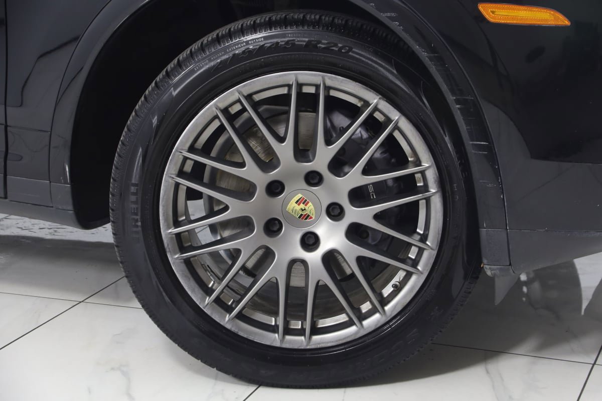 Used 2017 Porsche Cayenne Platinum Edition AWD/4WD image 16