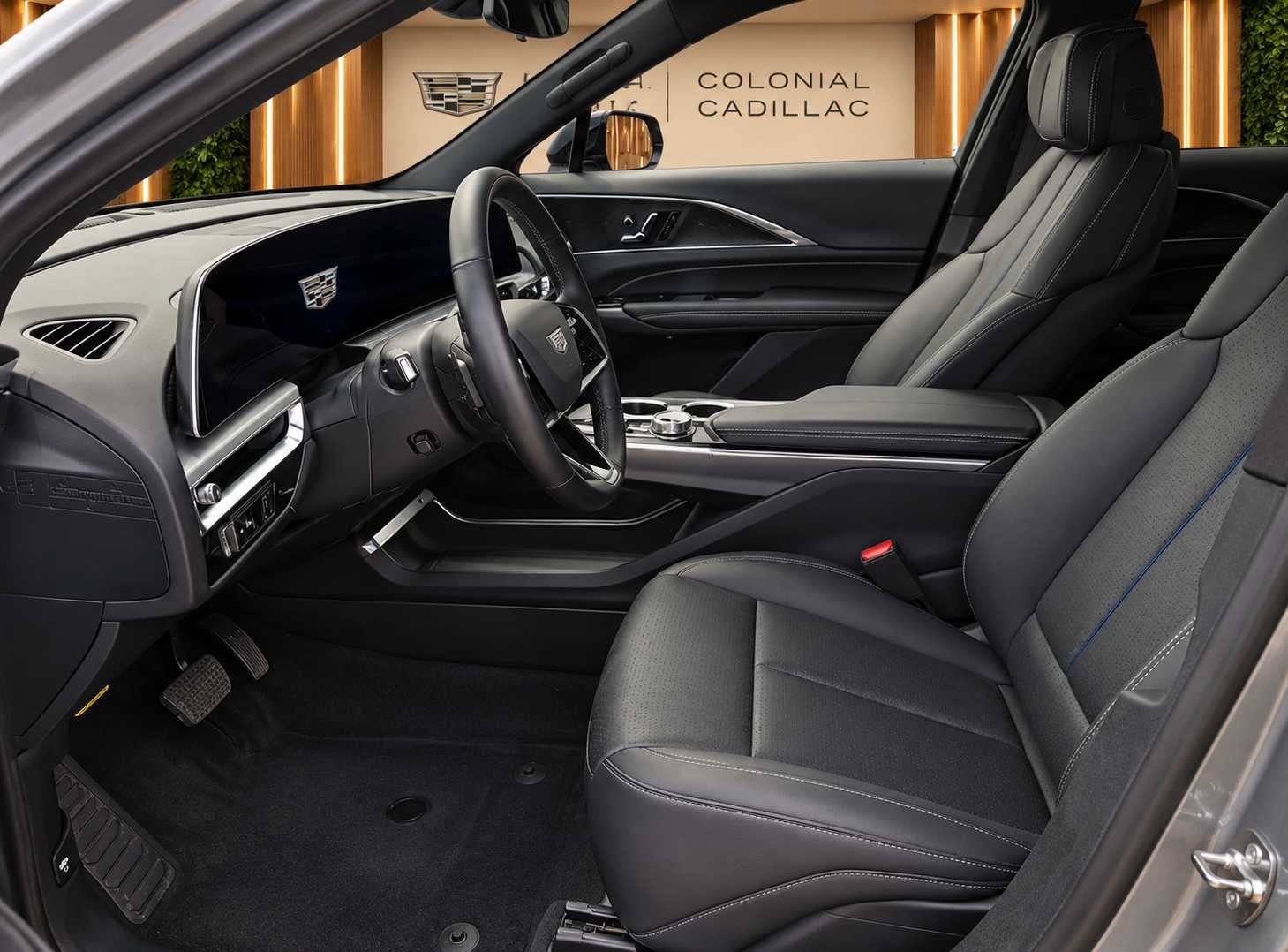 Used 2024 Cadillac Lyriq Sport w/ LPO, Floor Liner Package AWD/4WD image 2