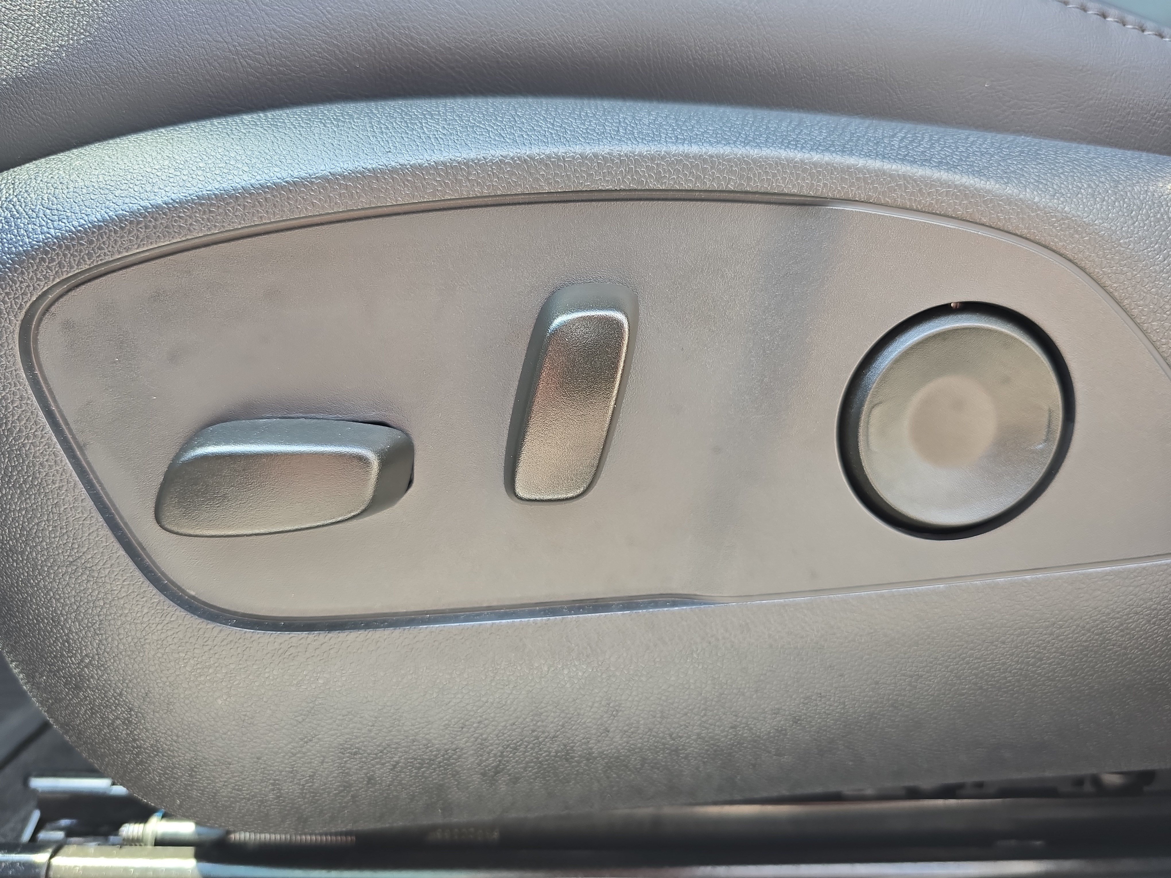 Used 2025 GMC Acadia Elevation w/ Elevation Premium Package FWD image 30