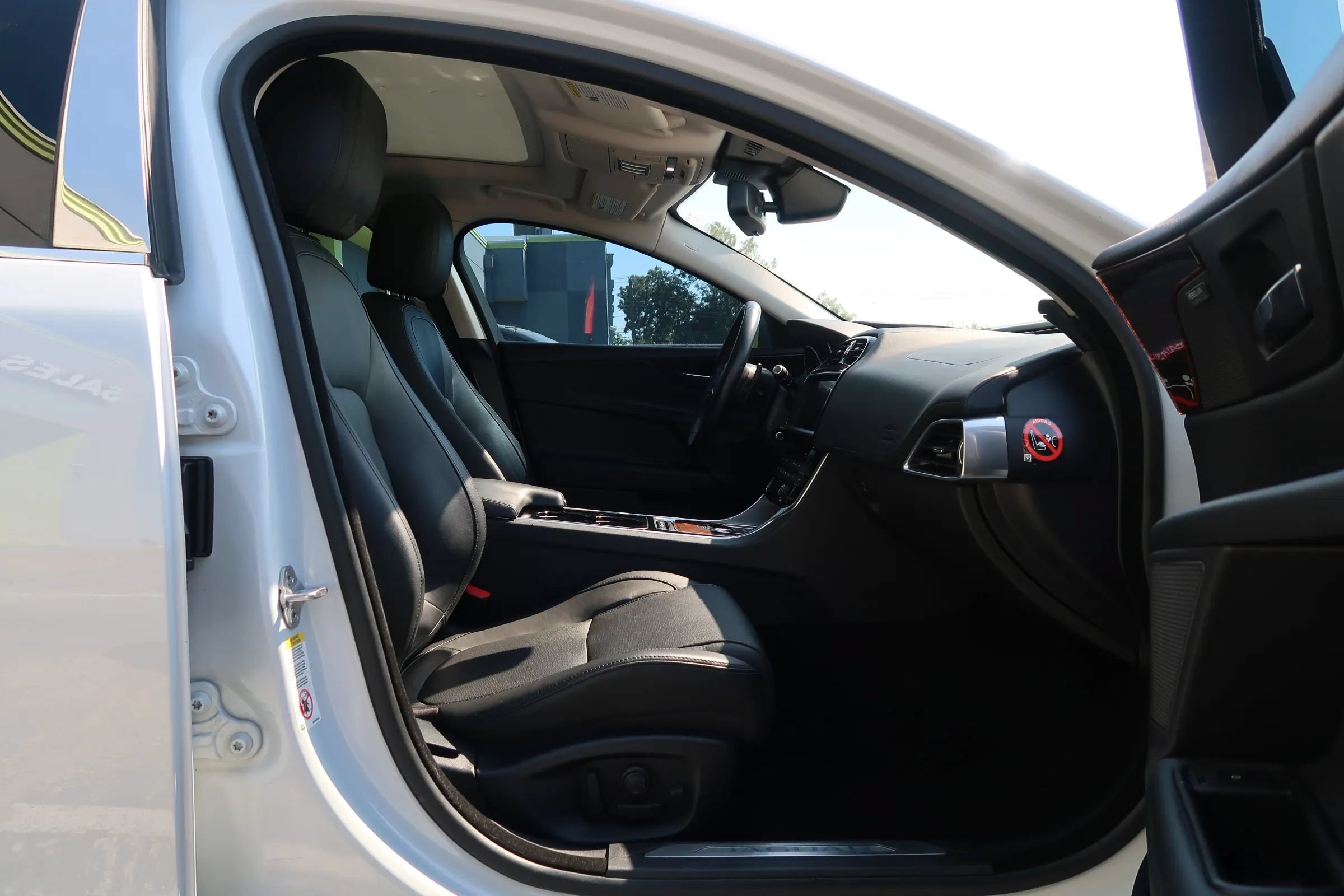 Used 2017 Jaguar XE First Edition RWD image 23