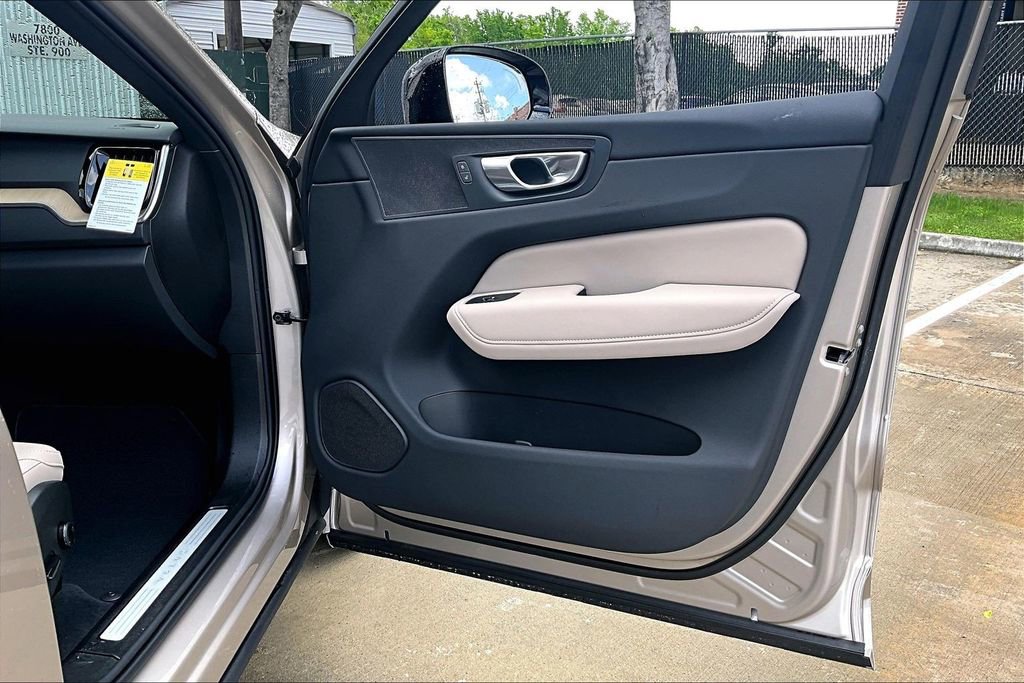 New 2026 Volvo XC60 B5 Plus w/ Protection Package Premier AWD/4WD image 14
