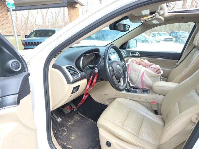 Used 2019 Jeep Grand Cherokee Limited w/ Luxury Group II image 2