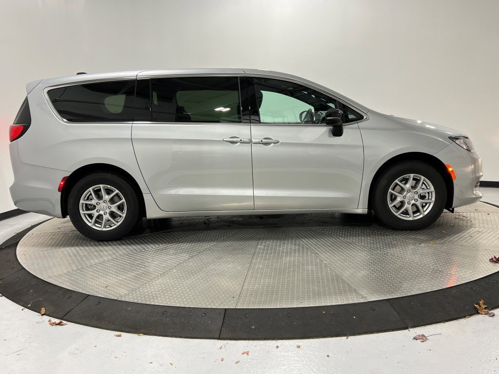 New 2026 Chrysler Voyager LX image 2