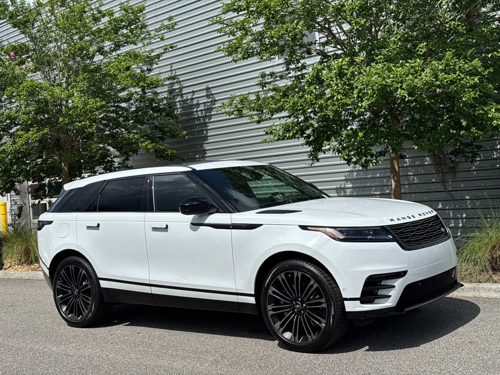 New 2026 Land Rover Range Rover Velar Dynamic SE image 7