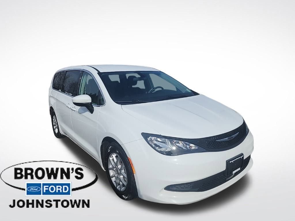 Used 2022 Chrysler Voyager LX image 1