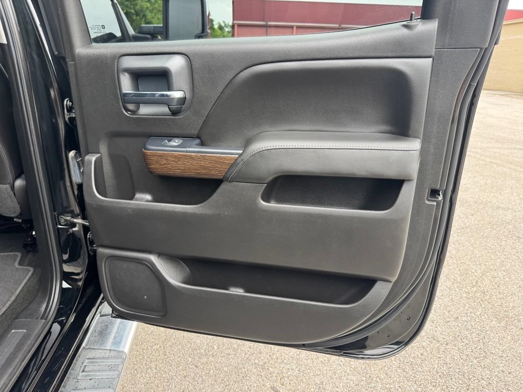 Used 2018 GMC Sierra 2500 Denali w/ Duramax Plus Package AWD/4WD image 19