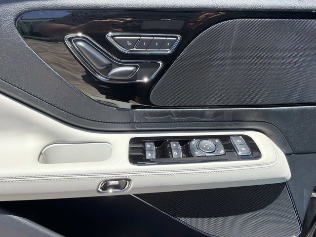 New 2026 Lincoln Aviator 2WD w/ Jet Appearance Package image 11