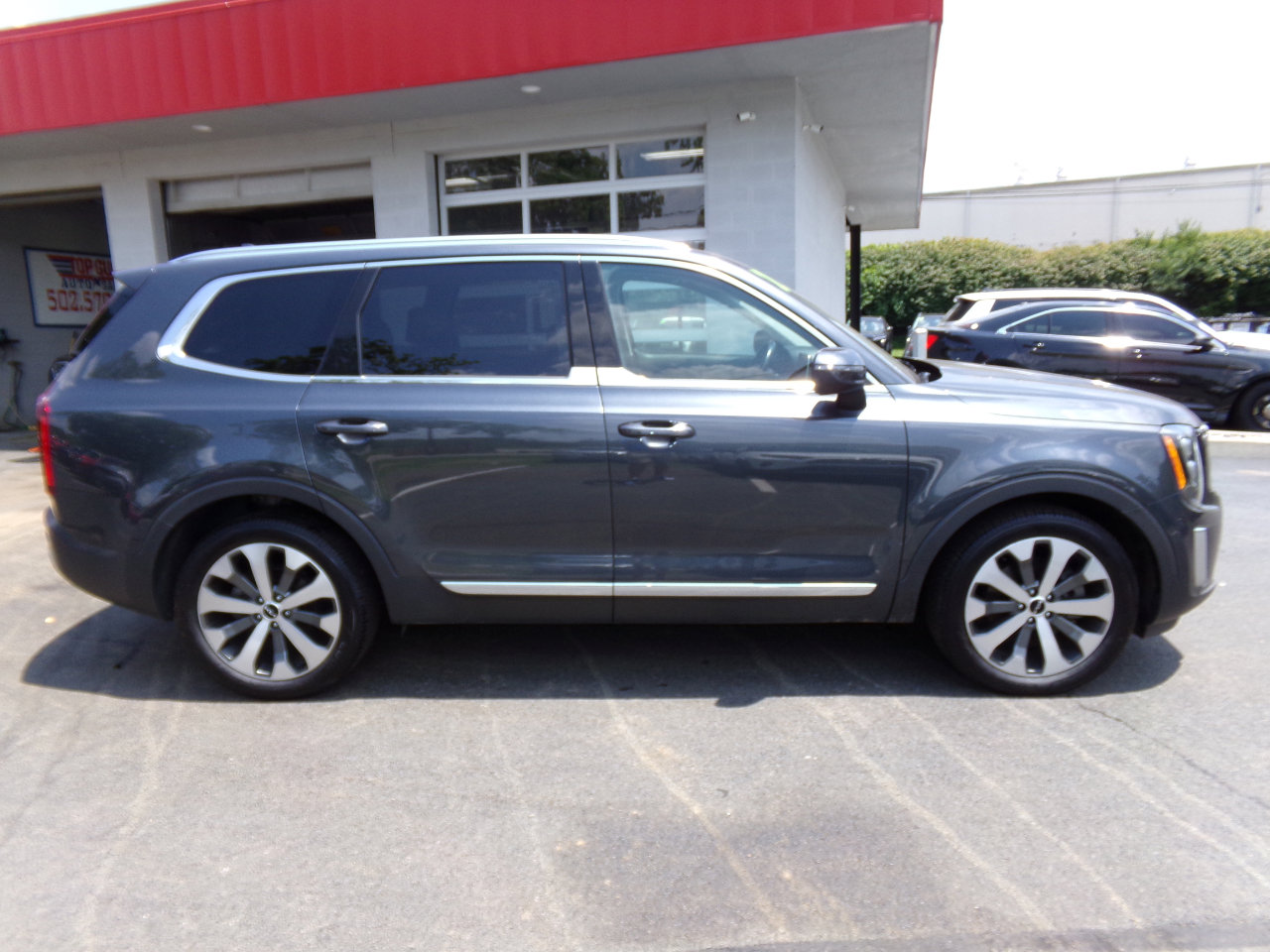 Used 2022 Kia Telluride EX w/ EX Premium Package image 2