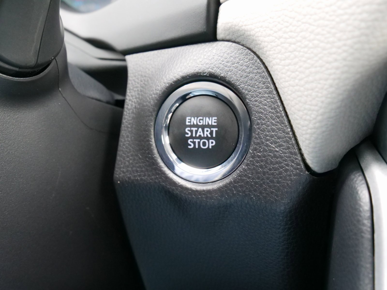 Used 2025 Toyota RAV4 XLE Premium image 24