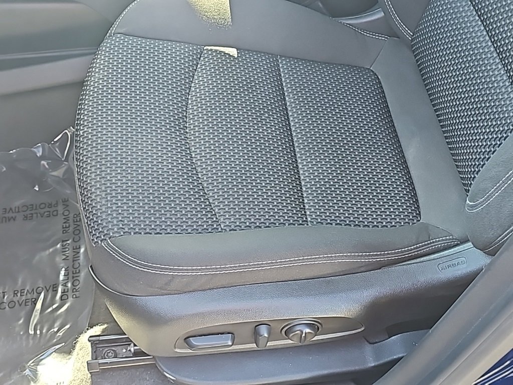 Used 2022 GMC Terrain SLE w/ Driver Convenience Package image 11