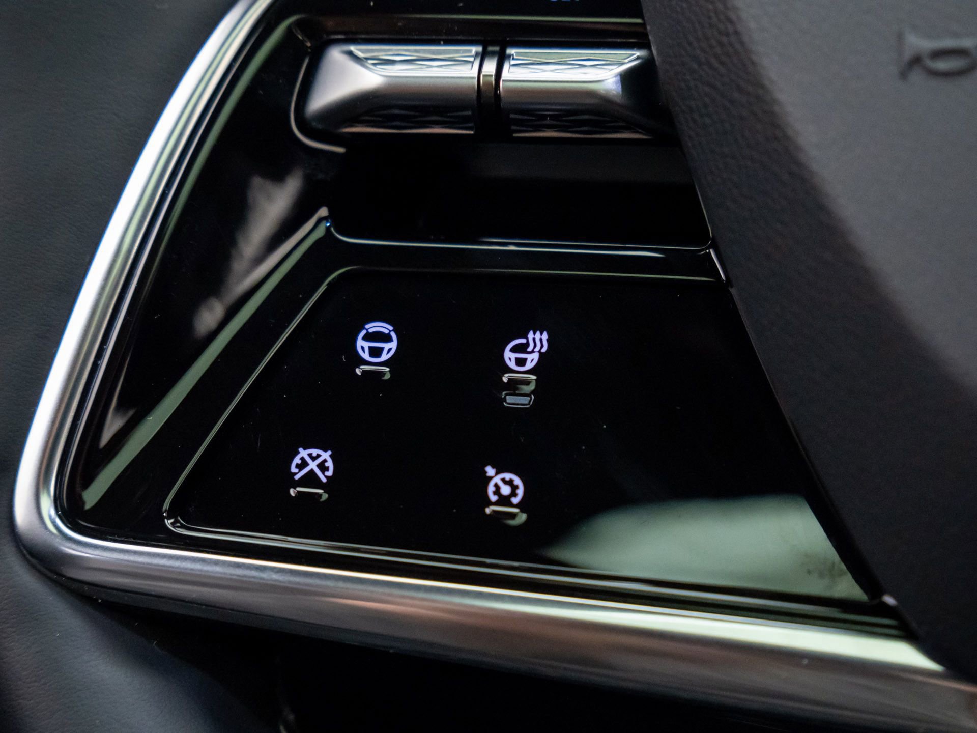 Certified 2025 Cadillac Lyriq Luxury w/ LPO, Floor Liner Package image 25