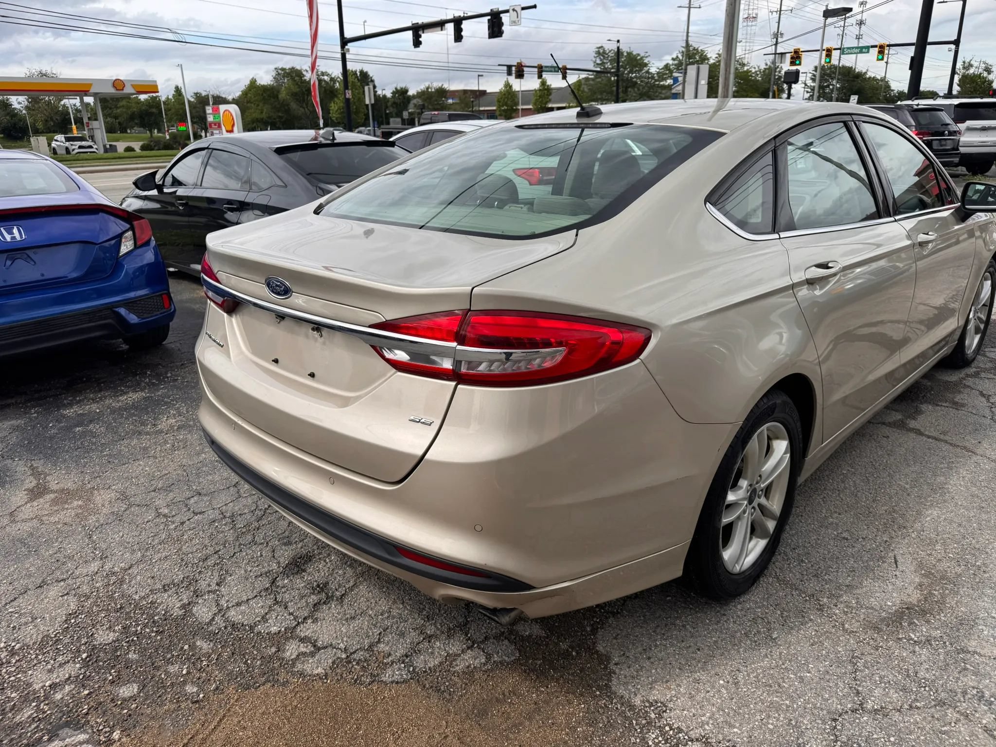 Used 2018 Ford Fusion SE w/ Fusion SE Technology Package FWD image 6