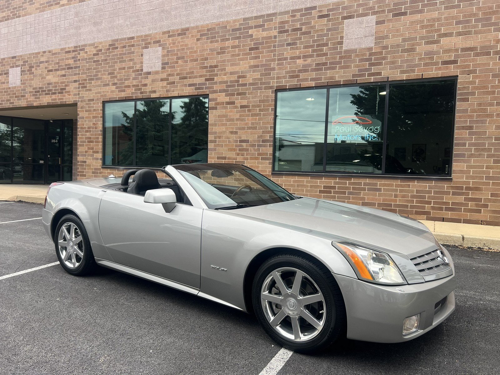 Used 2004 Cadillac XLR RWD image 50
