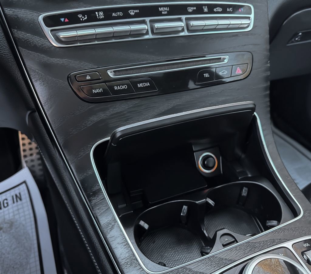 Used 2019 Mercedes-Benz GLC 350e 4MATIC image 27