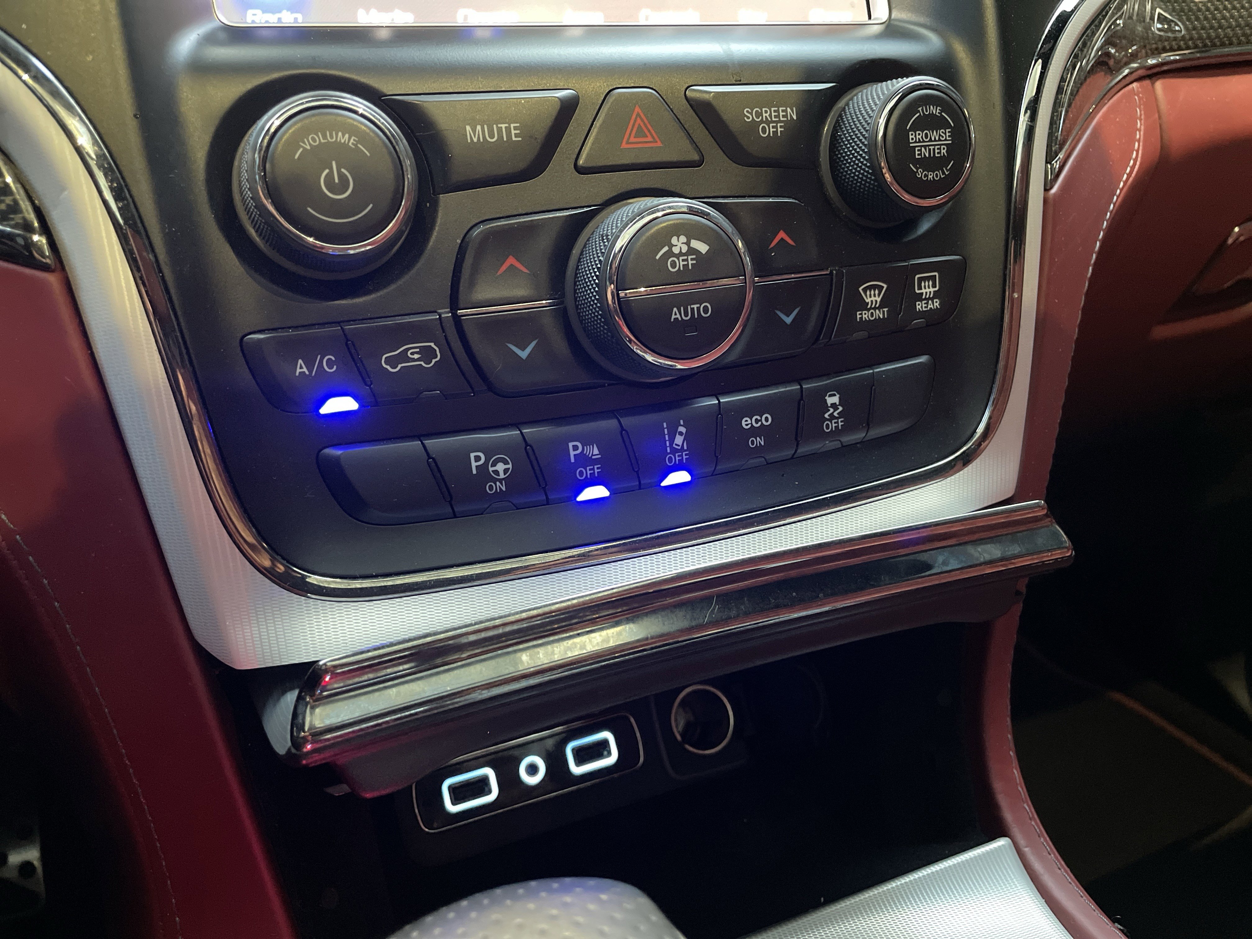 Used 2018 Jeep Grand Cherokee Trackhawk AWD/4WD image 33