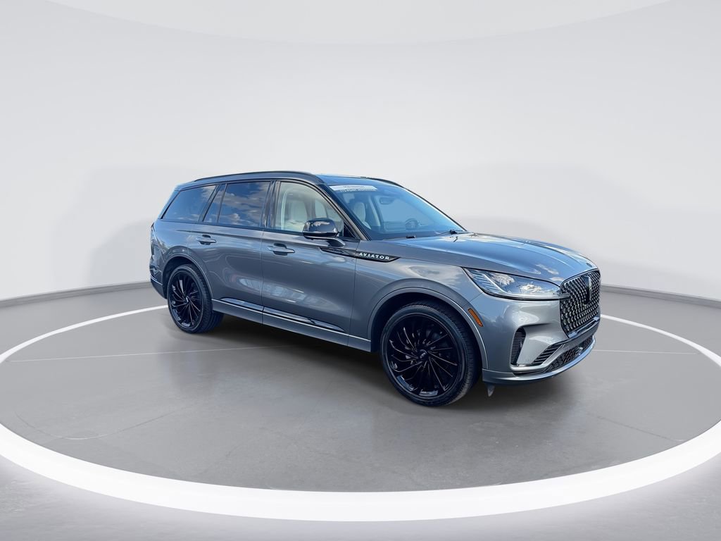 Used 2025 Lincoln Aviator Reserve w/ Equipment Group 201A image 2