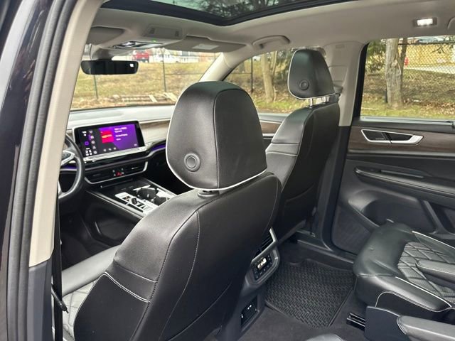 Used 2024 Volkswagen Atlas SEL Premium R-Line image 36