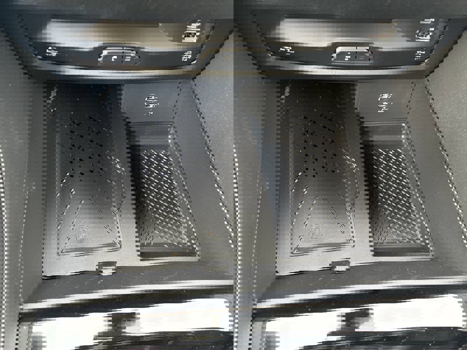 New 2026 Chrysler Pacifica Limited w/ Uconnect Theater Family Group image 26