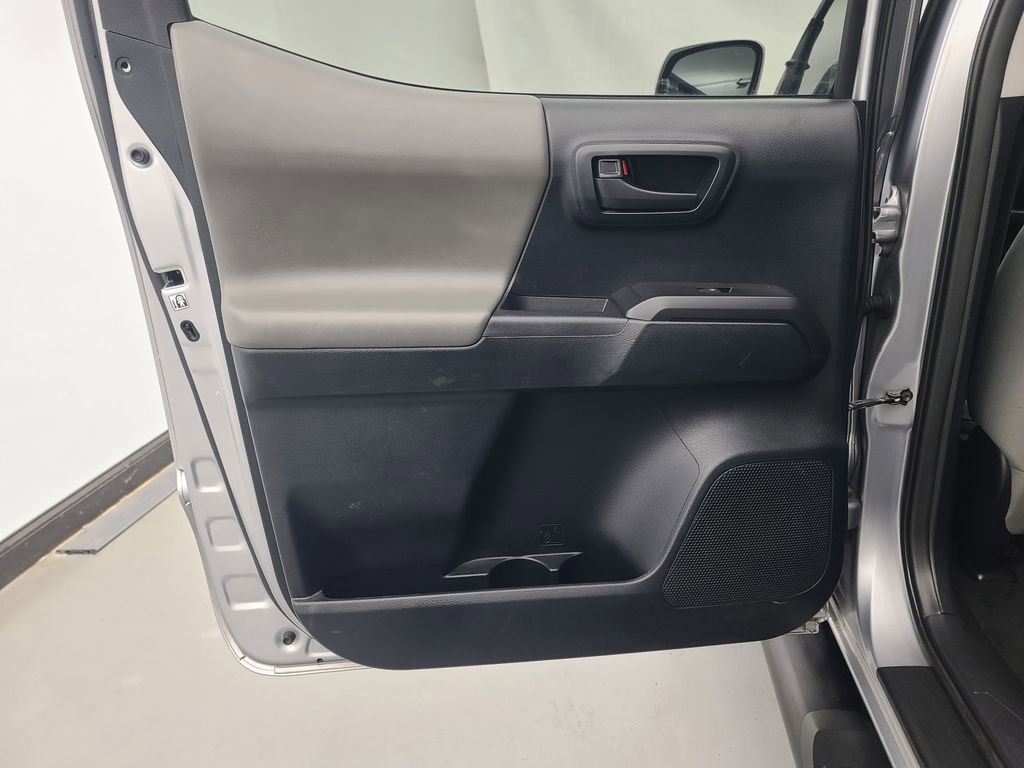 Used 2016 Toyota Tacoma SR image 19