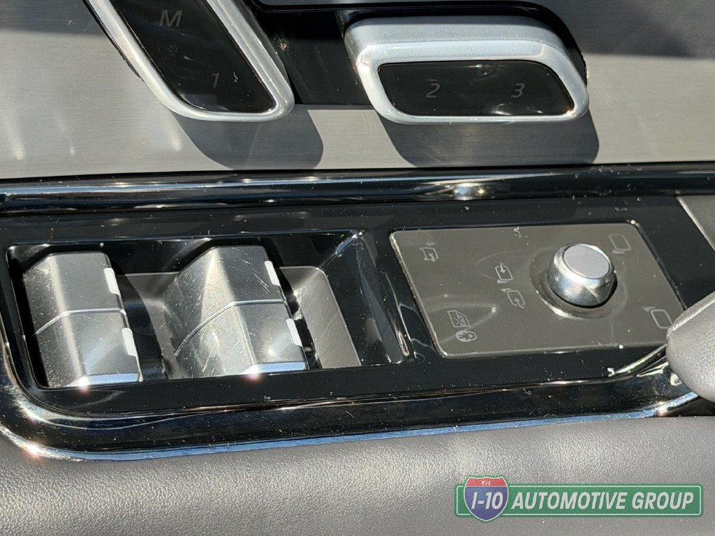 Used 2025 Land Rover Range Rover Sport SE AWD/4WD image 18