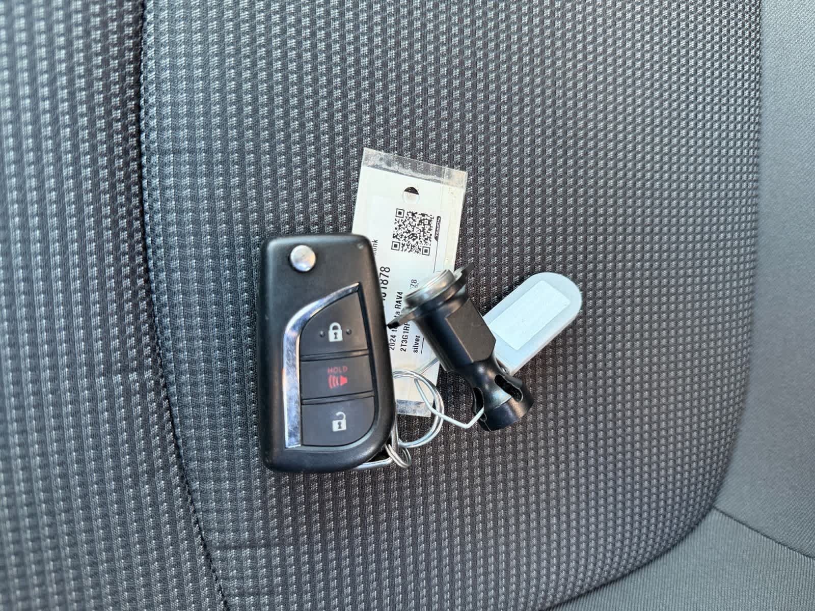 Used 2024 Toyota RAV4 LE AWD/4WD image 10