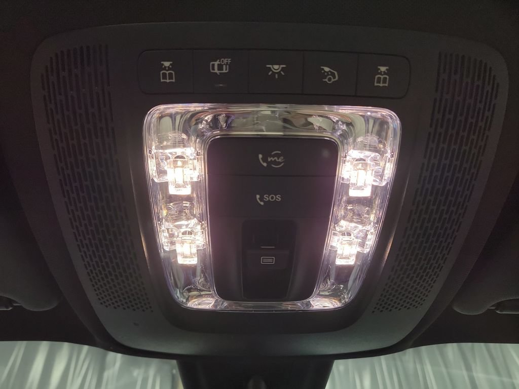 Used 2022 Mercedes-Benz GLB 250 4MATIC w/ Premium Package Lite image 22