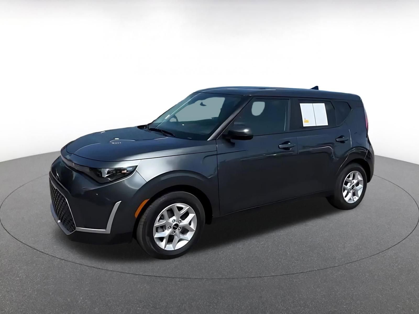 Used 2025 Kia Soul LX w/ LX Technology Package FWD image 8