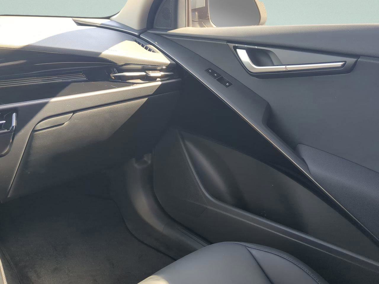 New 2025 Kia Niro EX w/ EX Cold Weather Package image 14